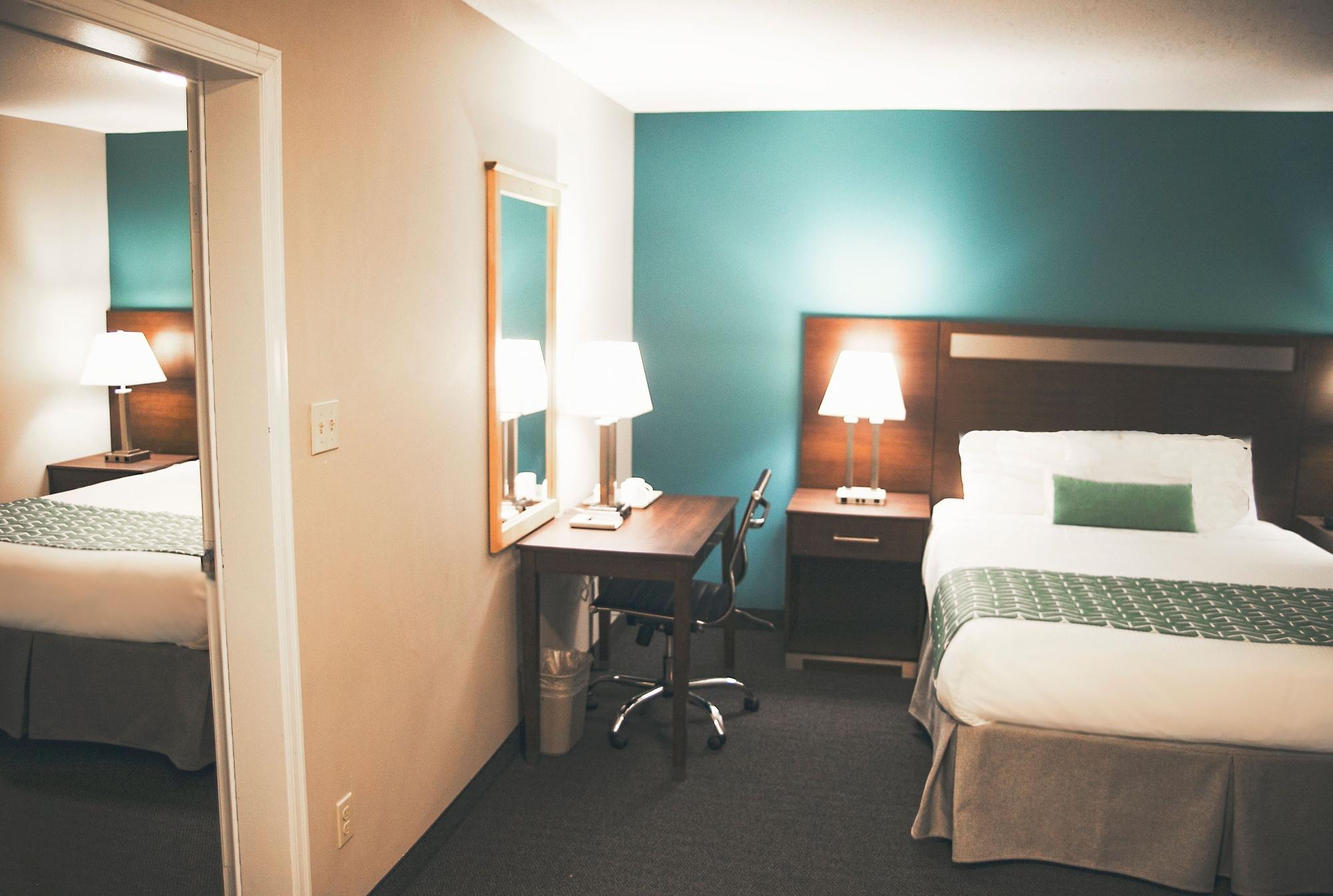 ホテル Ramada By Wyndham クイネル エクステリア 写真