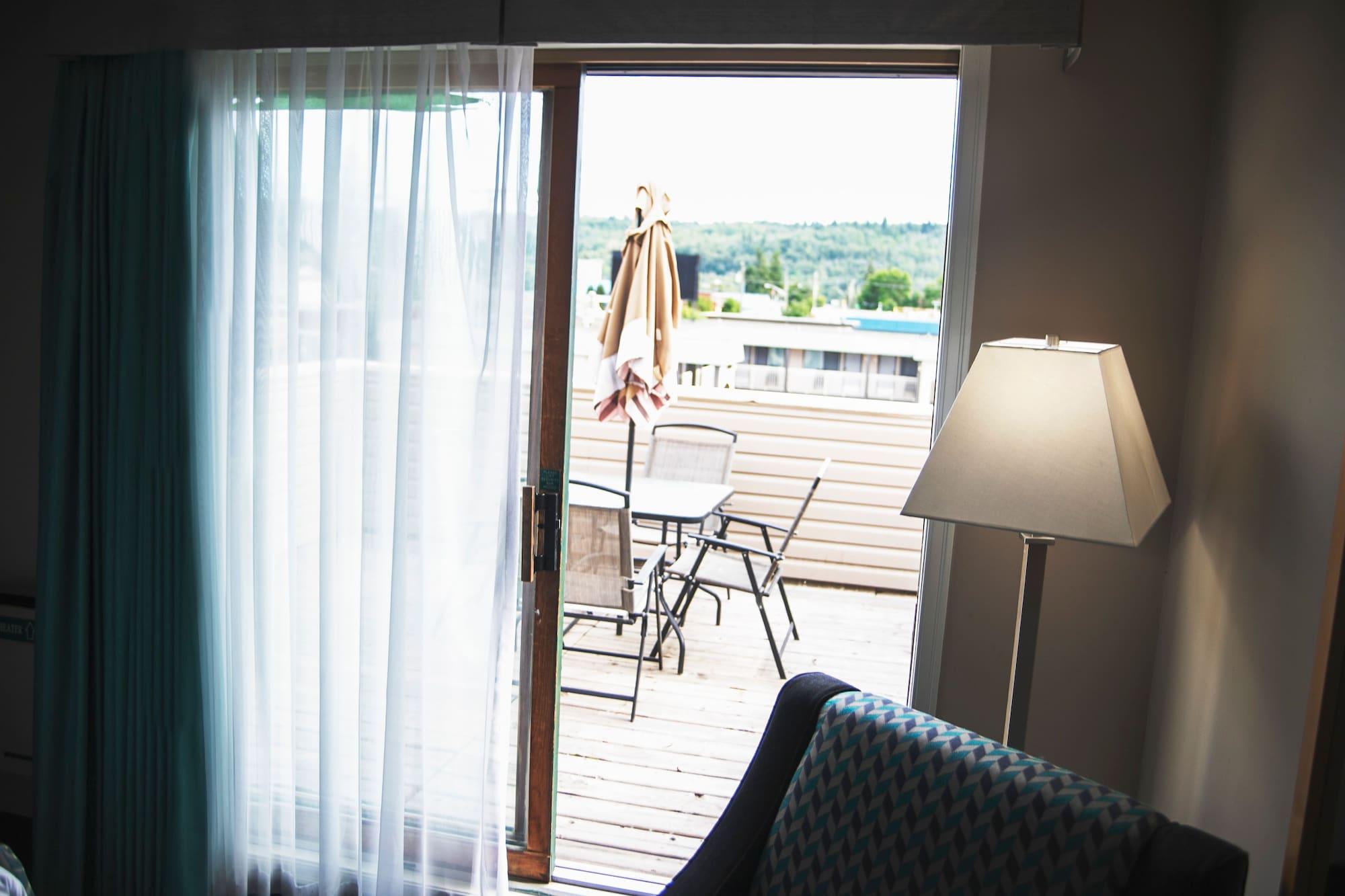 ホテル Ramada By Wyndham クイネル エクステリア 写真