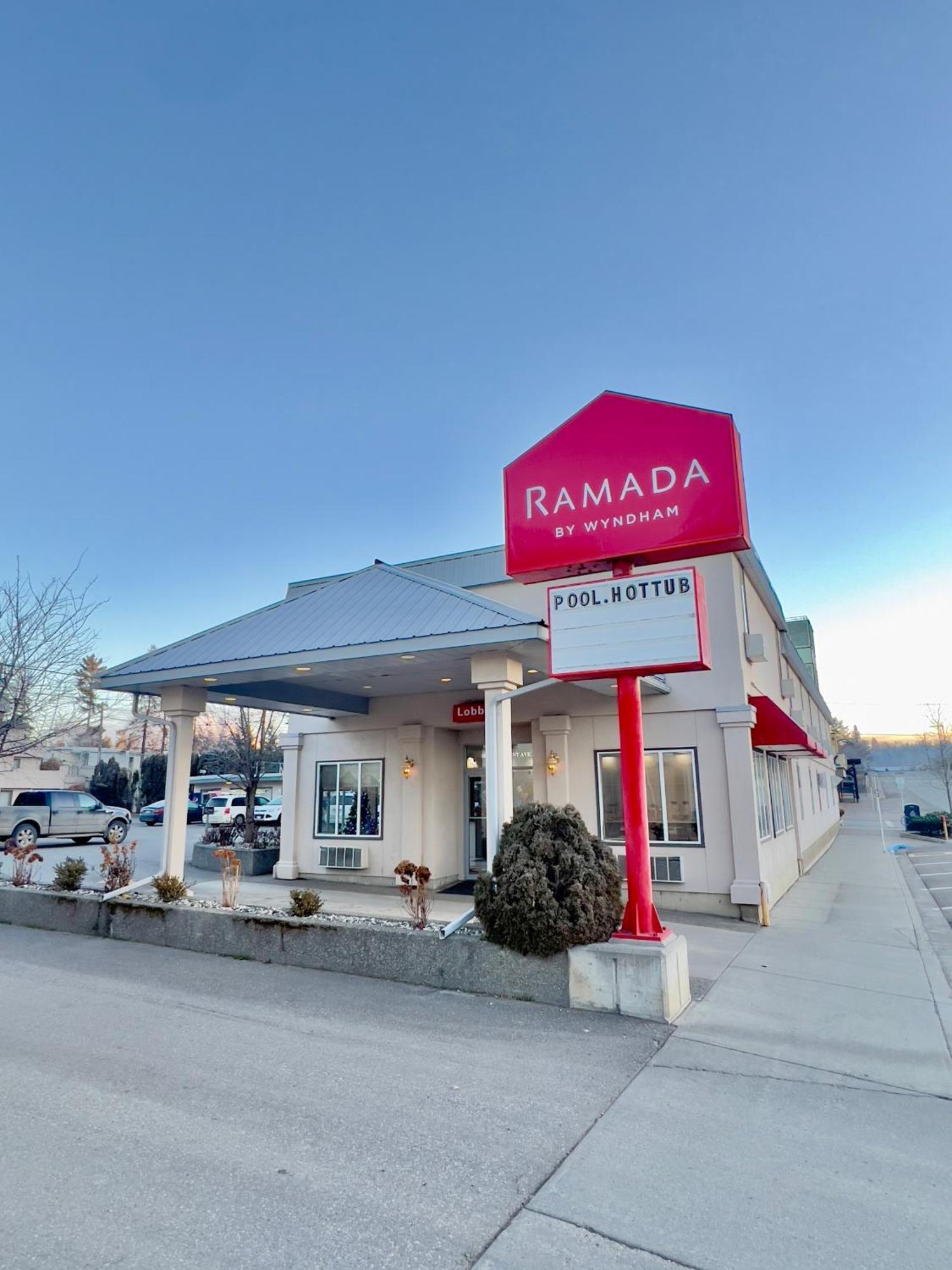 ホテル Ramada By Wyndham クイネル エクステリア 写真